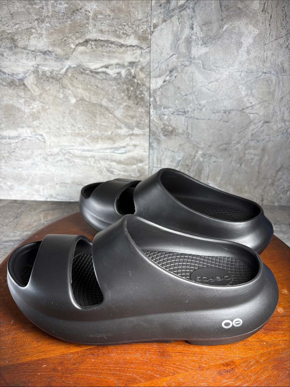 OOFOS OOyea Plus Women’s Size 10 Black Two Strap Sandals